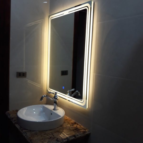 Gương thông minh cao cấp cho bàn lavabo phòng tắm. KT 60*80 . Đèn cảm ứng, Sấy gương. Mã RCN8-68 PRE